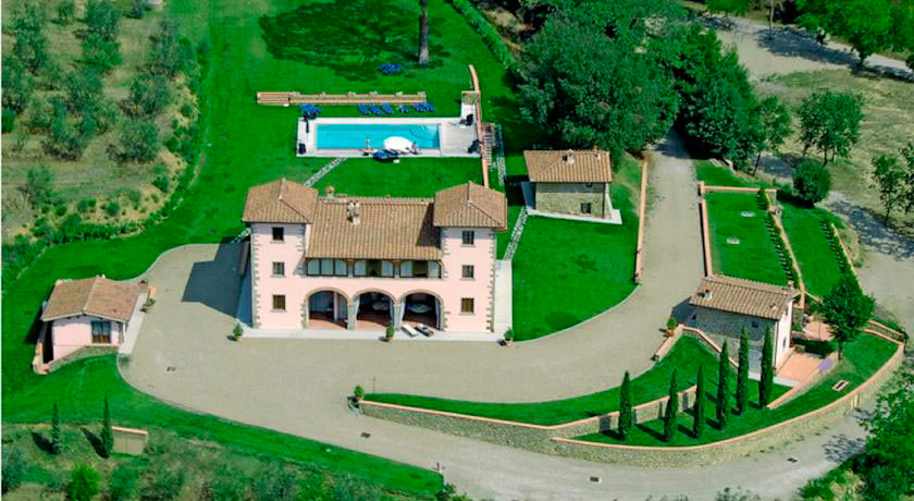 tuscan villa in tuscany